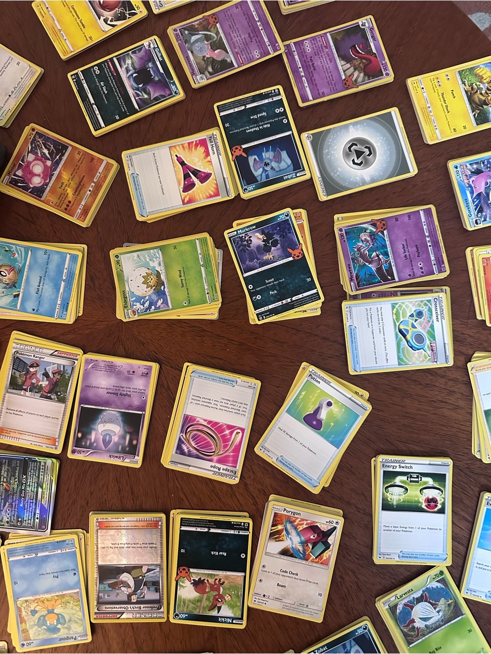 560 Pokemon trading cards